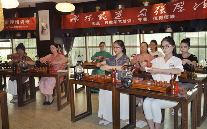 茶艺师培训一般多少钱？